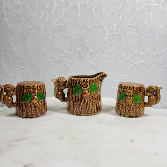 Vtg Squirrel Salt Pepper Shakers Creamer Set Souvenir Canada Hand Painted Cabin - Picture 14 of 16